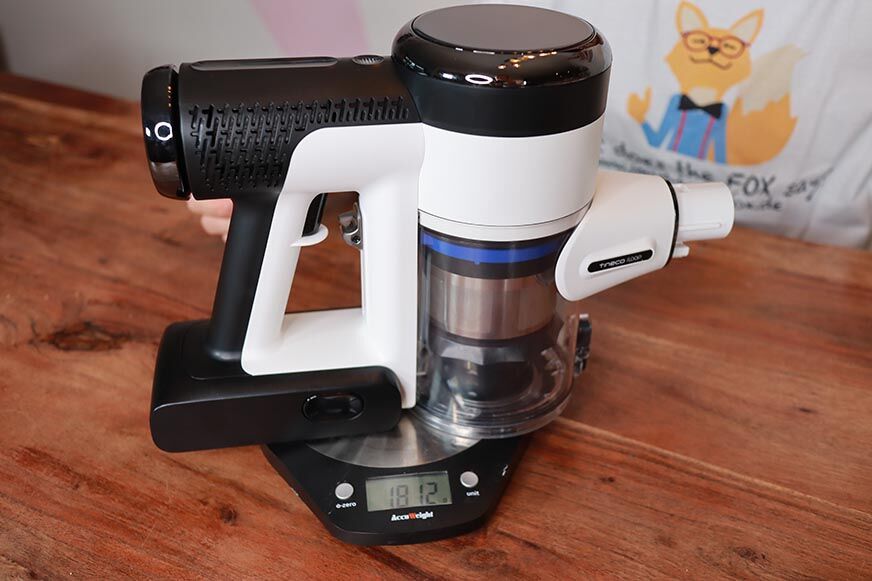 Der Tineco S15 Pro auf der Waage